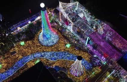 Silent fly-over during show time