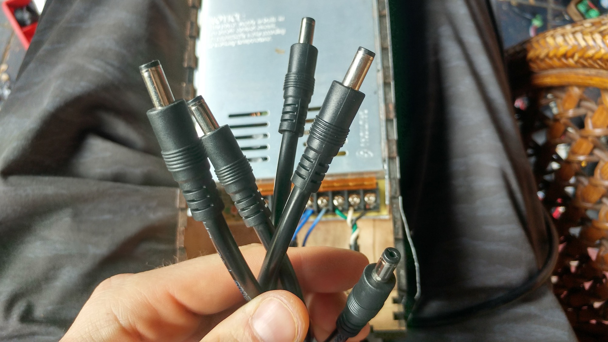 5x DC barrel connectors