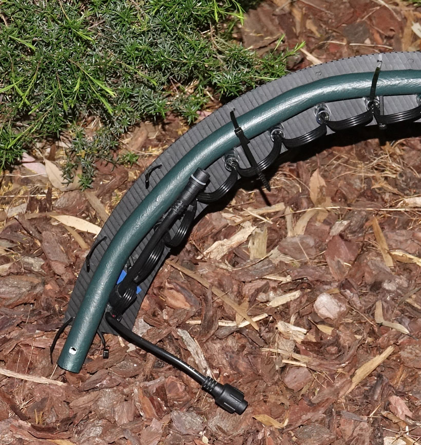 Small boscoyo arch with a painted conduit frame