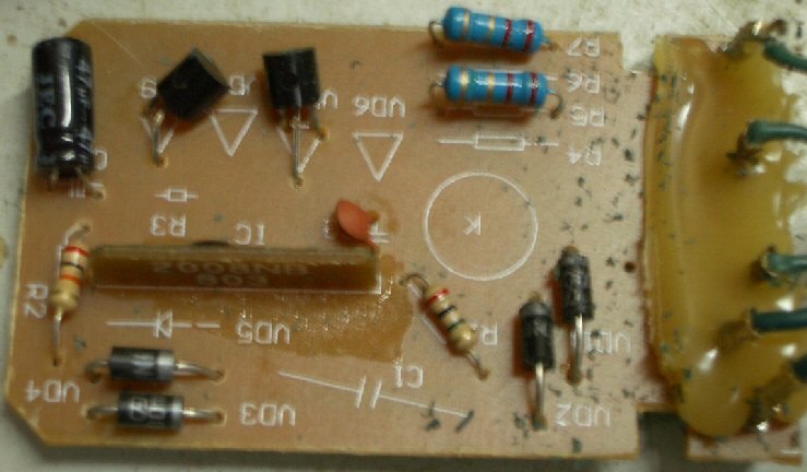 How do I bypass this 8-mode christmas light controller to always be on? :  r/AskElectronics